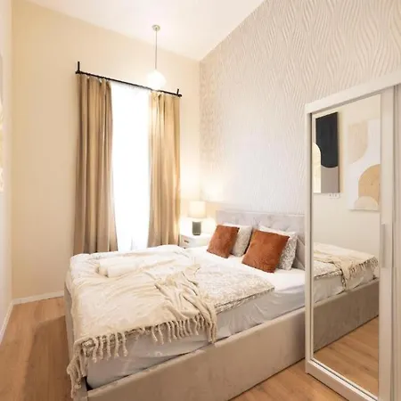 Elegant Marble 3br Near Opera House Grand Windows