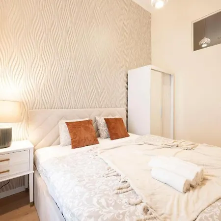 Elegant Marble 3br Near Opera House Grand Windows Apartament