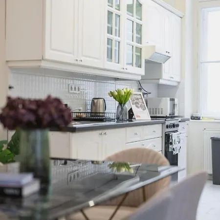 Elegant Marble 3br Near Opera House Grand Windows