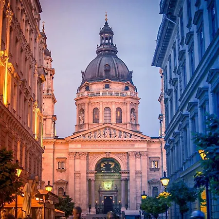 Elegant Marble 3br Near Opera House Grand Windows Budapesta